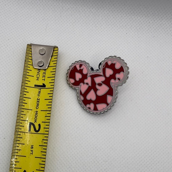 Heart Pattern Mickey Mouse Pin - Picture 3 of 3